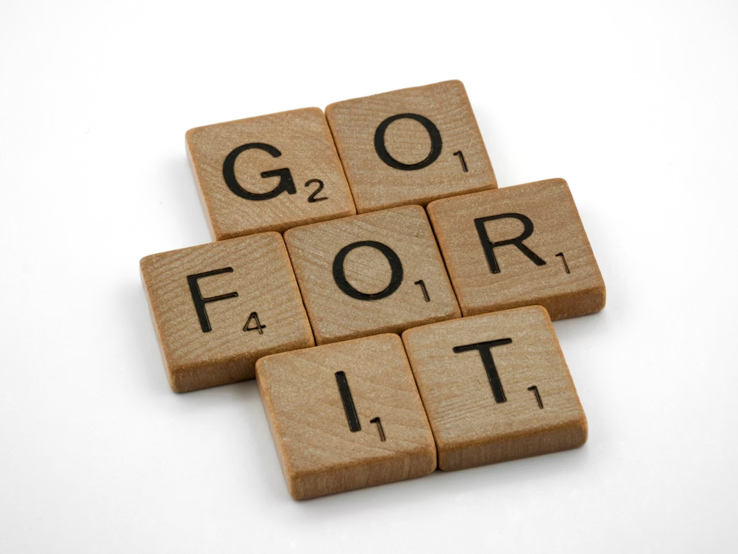 Image representing the idea that overthinking results, excessive planning, and endless preparation create anxiety, while taking action leads to real progress.